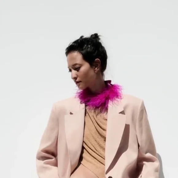 NWT Adjustable feather necklace Zara pink - Picture 3 of 3